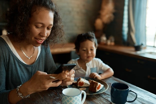 Federal Grants for Single Mothers - Financial Assistance Programs