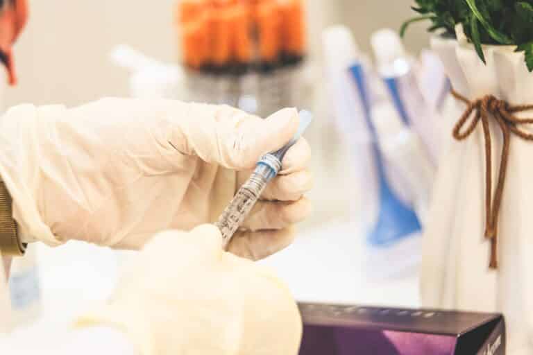 What are the skills required to become a Dermatologist Assistant