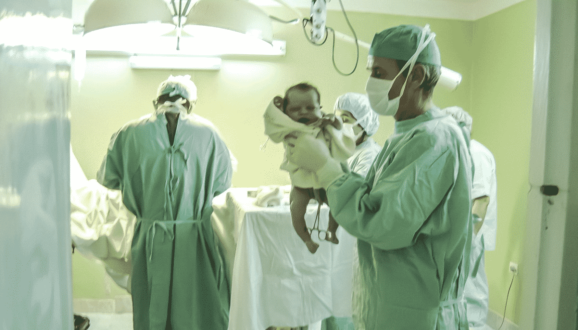 7 Healthcare Practitioners Who is in the Delivery Room