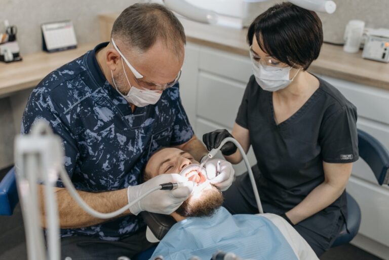 How to Become a Dental Assistant