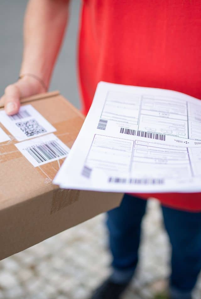 What Is a Medical Courier